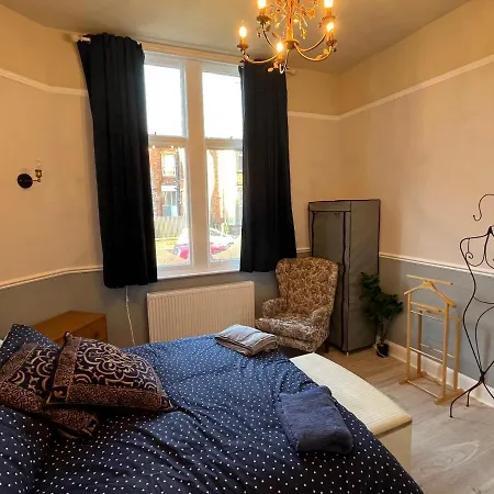 Red Gables - Ground Floor Apartment *