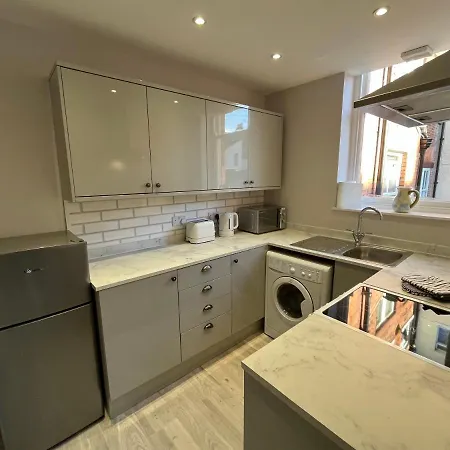 Red Gables - Ground Floor *